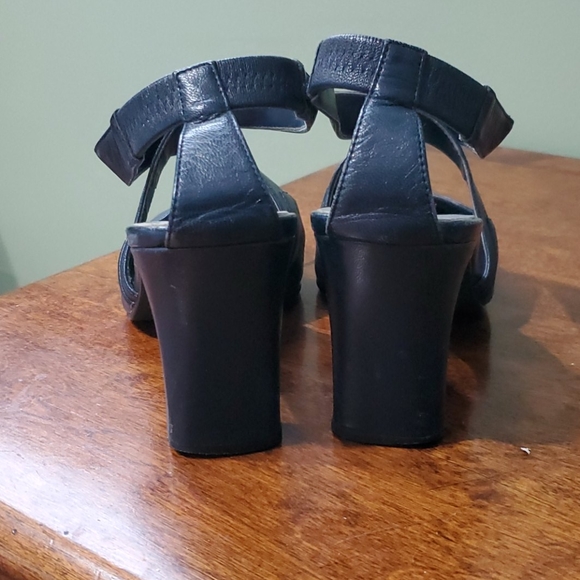 Shoes - Picture 3 of 4